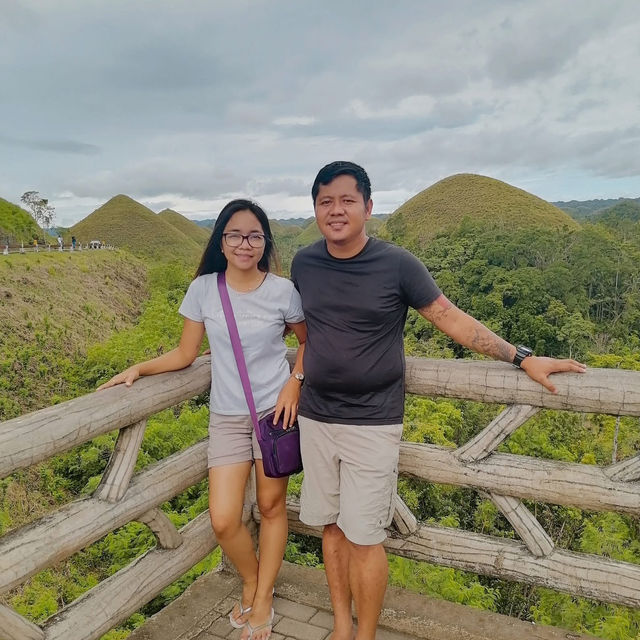 CHOCOLATE HILLS IN BOHOL, PHILIPPINES 