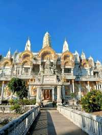 ไหว้พระขอพร  วัดไผ่โรงวัว สุพรรณบุรี