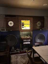 【沖縄】レコードに囲まれたオシャレなBAR🔈