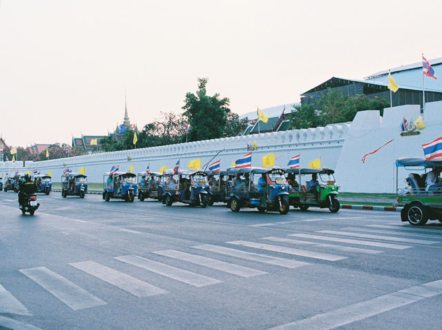 เย็นย่ำ ณ บริเวณรอบๆวัดพระแก้ว