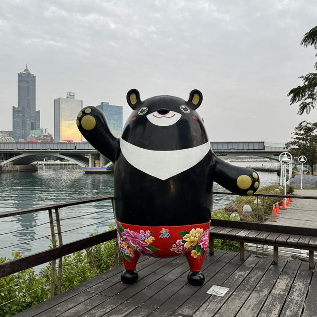 Exploring art, architecture, temples and markets in Kaohsuing