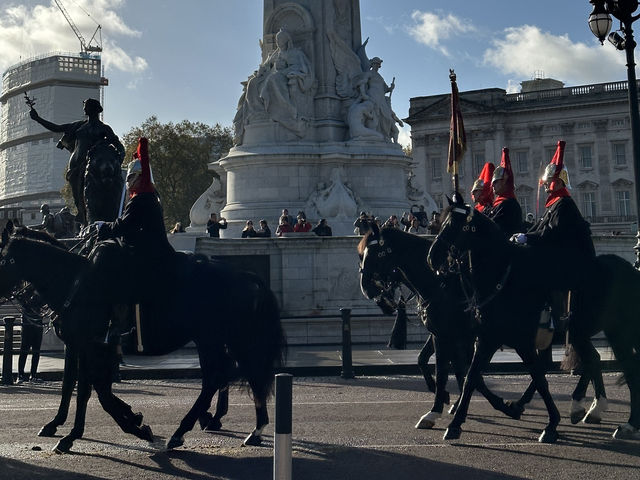 Buckingham Palace: A Royal Experience in the Heart of London