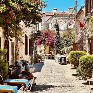 Alaçatı: Where Charm Meets the Aegean 🌺✨🇹🇷