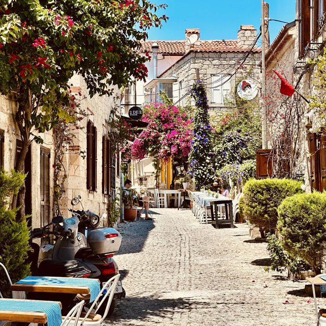 Alaçatı: Where Charm Meets the Aegean 🌺✨🇹🇷