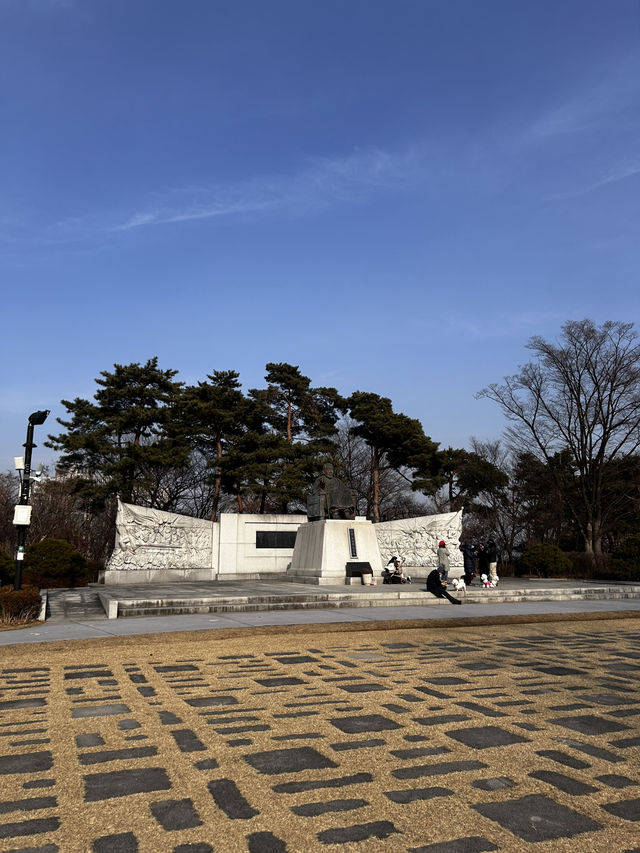 도시의 전망이 공존하고 다층적 아름다움이 존재하는 남산공원 백범광장🇰🇷