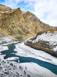 ❄️ Skiing Paradise in Gulmarg – A Winter Wonderland! ⛷️🏔️