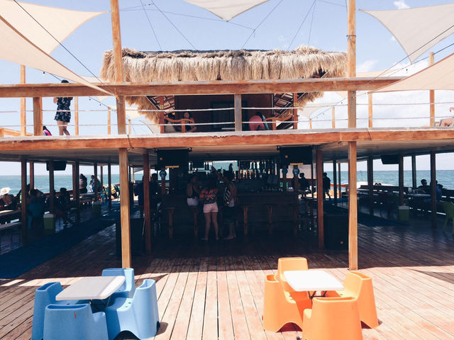 Tropical Bliss at Lakawon Island: Sun, Sand & the TawHai Floating Bar