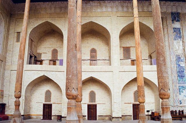 A Sight of Architectural Wonder — "Supersized Chopsticks" at the Bolo Hauz Mosque of Bukhara