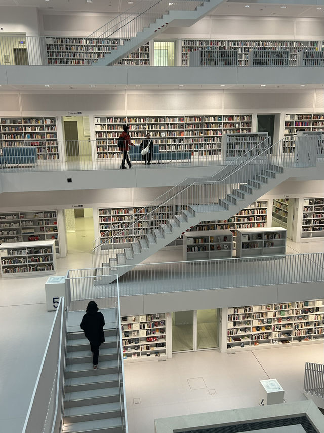 🇩🇪フォトジェニックな立方体の図書館📖