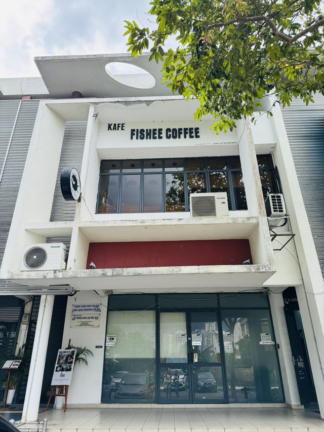 Indulging in Sweet Treats & Live Tunes at Fishee Coffee