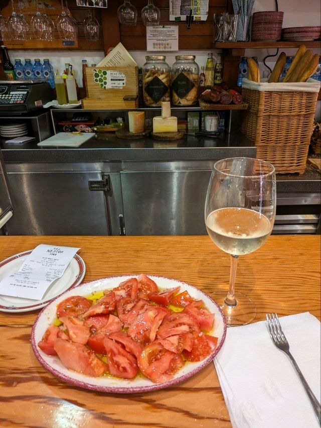 サンセバスチャンでトマトを食べるなら　Bar Nestor