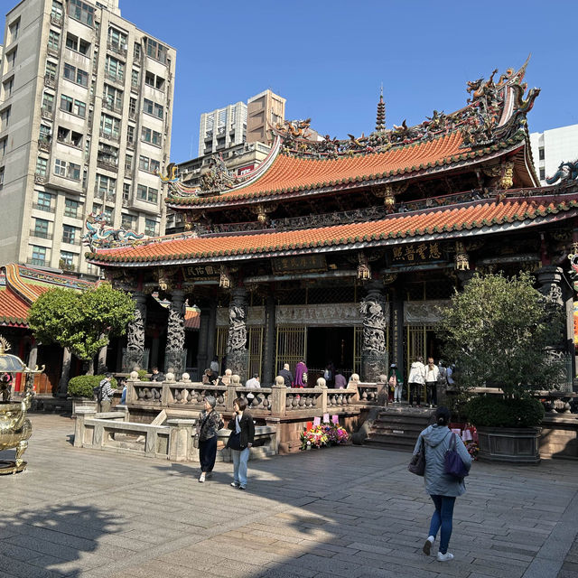 【龍山寺】台北の歴史と信仰が息づくパワースポット