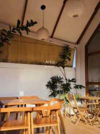 คาเฟ่สุดมินิมอล บรรยากาศอบอุ่น ที่ Artio Cafe