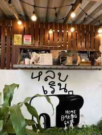 หลบเริน คาเฟ่ บ้านไม้ เหมือนมากินกาแฟบ้านเพื่อน