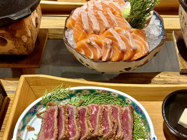 高雄輕軌（光榮碼頭）站附近2分鐘的美食餐廳（萩椛和牛燒肉）非吃不可