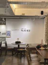 보물을 모아놓은 듯한 군산 월명동 갤러리 카페