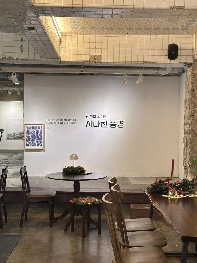 보물을 모아놓은 듯한 군산 월명동 갤러리 카페