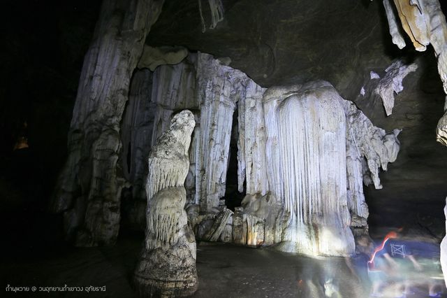 เที่ยวถ้ำพุหวาย อุทัยธานี