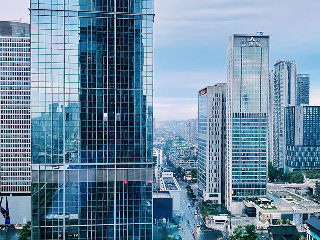 🇨🇳:成都 ガラス張りの絶景空間🏨