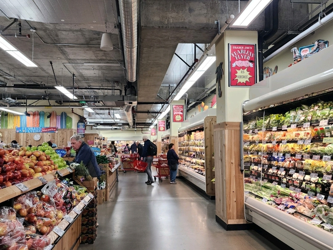 🇺🇸サンタモニカ] 海風を感じながらショッピング：Trader Joe'sで