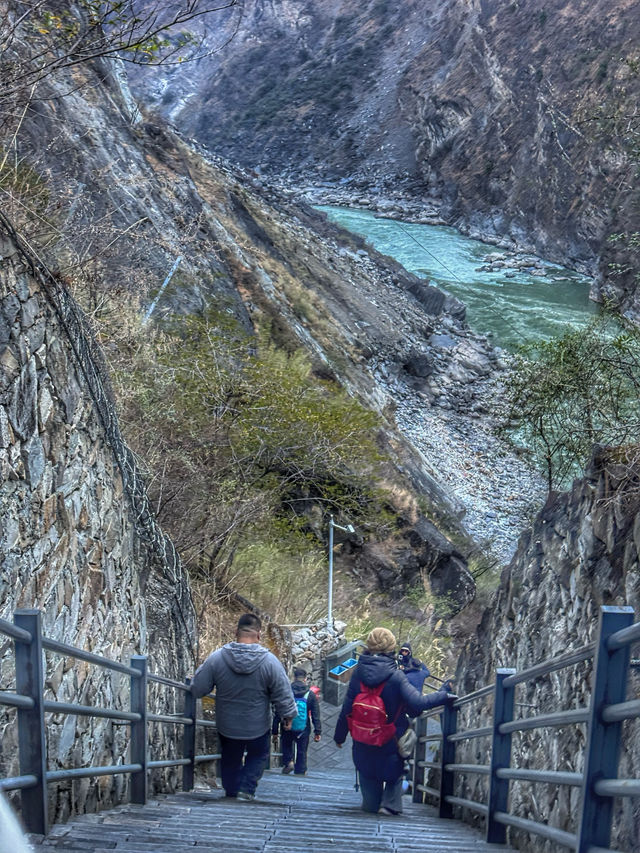 Epic Views and Wild Trails: Exploring the Majestic Tiger Leaping Gorge (虎跳峡)