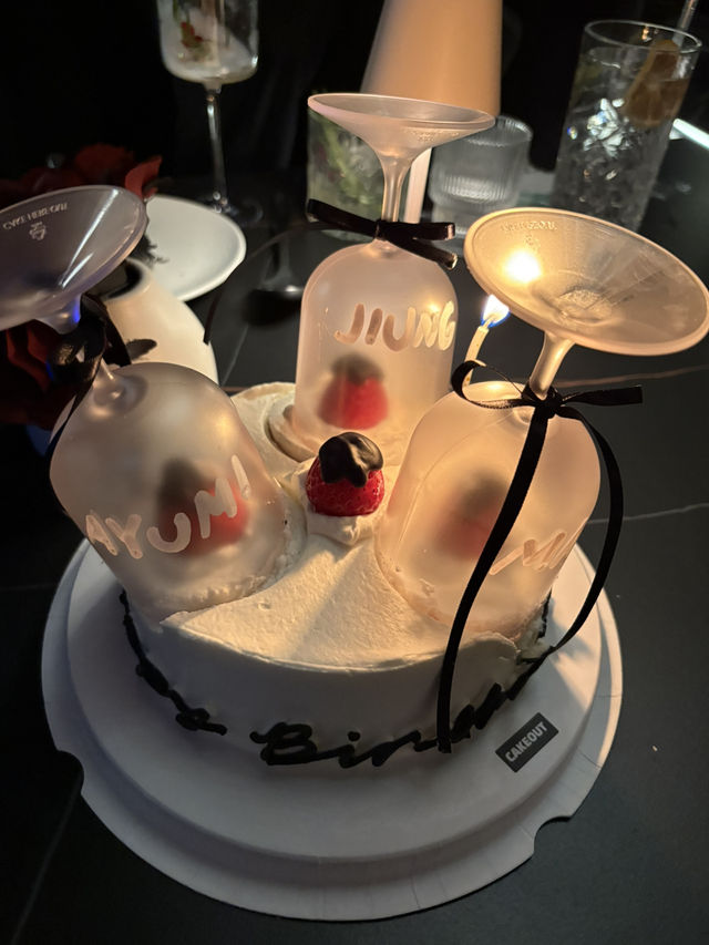 【韓国・ソウル🇰🇷】パーティーで盛り上がるオーダーケーキ🎂🖤