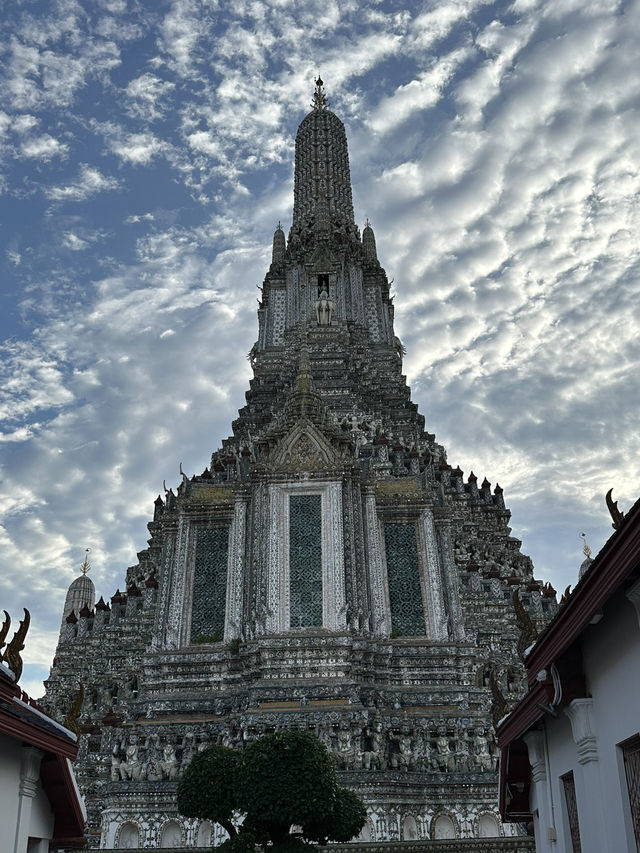 Golden Hour at Wat Arun: Serenity by the River