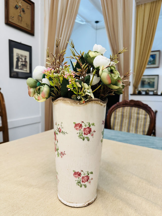 Whimsical Vibes & Vintage Finds at Khing Café