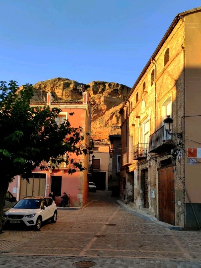 羅卡擁有豐富多彩的藝術和建築遺產，無疑令人感興趣