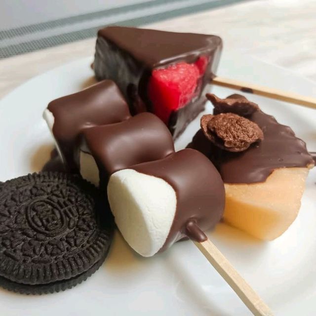 Chocolate Buffet แสนอร่อยที่ Movinpick Hotel