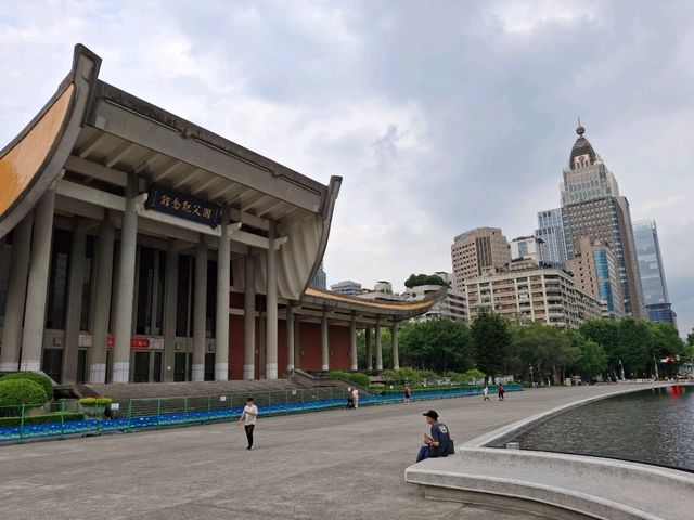 Visit the historic Sun Yat-sen Memorial Hall in Taipei, Taiwan