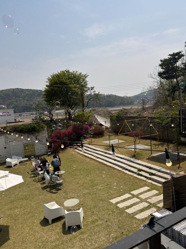🌲기울어진 이색카페 아늑한 분위기 카페 아매네