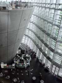 国立新美術館で感じた、空間ごとアートな時間