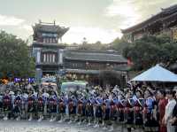【中国・麗江 四方街】麗江古城の中心で文化と音楽に酔いしれる