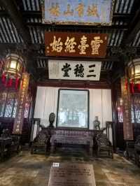 A Ming Dynasty Dream, Wrapped in Shanghai’s Neon Embrace