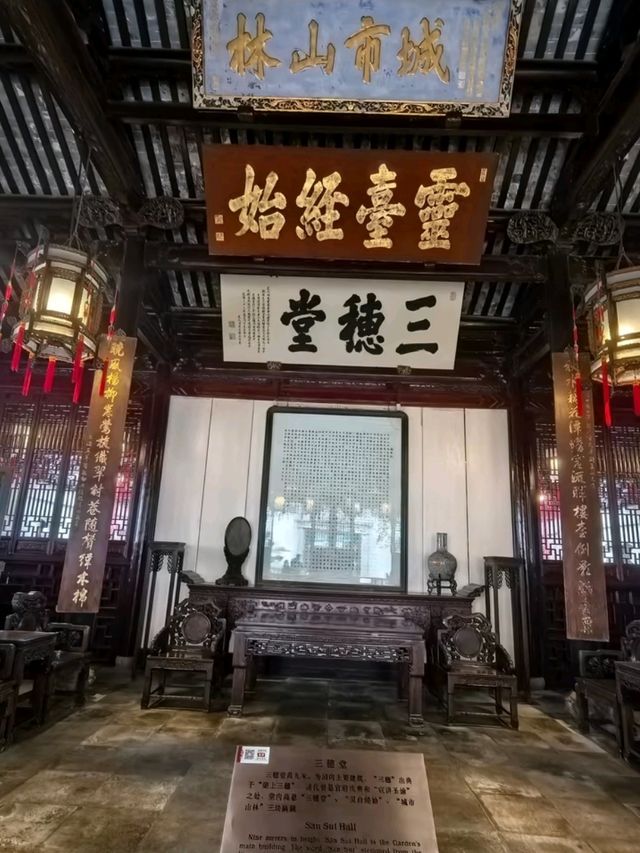 A Ming Dynasty Dream, Wrapped in Shanghai’s Neon Embrace