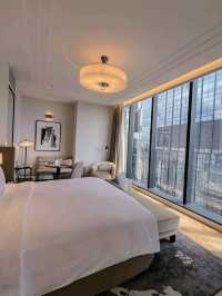 🇮🇩🏙️ Skyline Magic: Live the Suite Life at The Langham Jakarta! ✨🍸