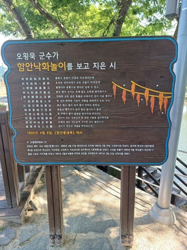 연못 위 고즈넉한 정자에서의 한가로운 산책