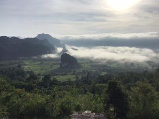 在蓬鎮的魔幻山營地，悠閒度日