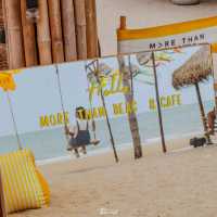 คาเฟ่ริมทะเลที่มีมากกว่าความชิล! 🏖️🍹