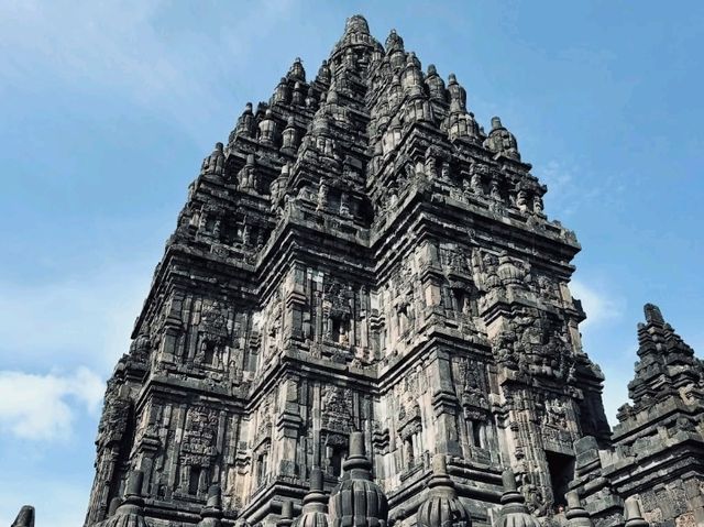 「プランバナン寺院」—壮麗なヒンドゥー遺跡で時を超える旅