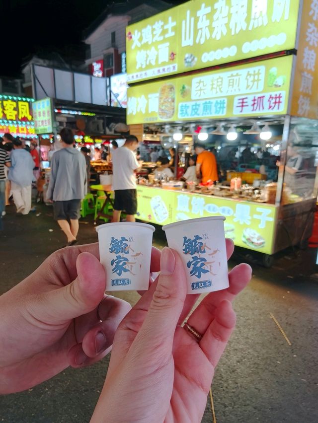 A lively street food paradise in Yiwu (But watch your step! 😭)