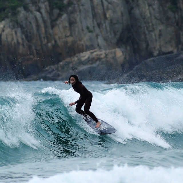 Big Wave Bay: Surf, Sun, and City Escape🏄‍♂️🌊🌿