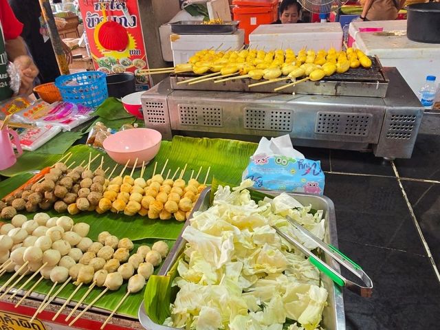 ร้าน หมึก ชิ้น ย่าง ร้านขายดีตลาดริมน้ำวัดศาลเจ้า