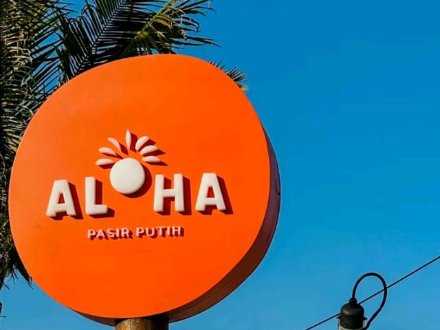 🏖️🌺 Aloha Indonesia Beach – Tropical Vibes Just Outside the City! 🇮🇩🌴