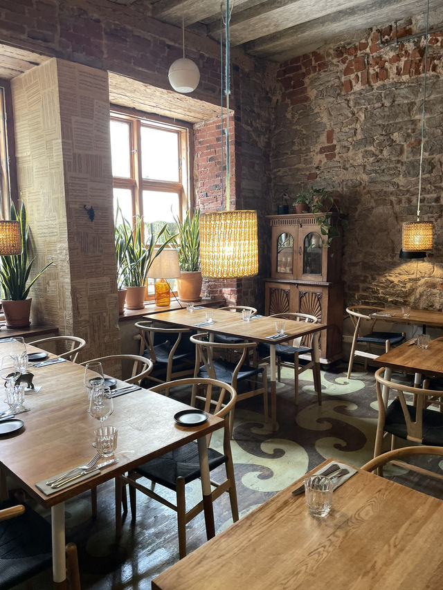 🦌✨ 탈린에서 만난 가장 따뜻한 맛과 마음 Restaurant Rataskaevu 16 방문기 🇪🇪