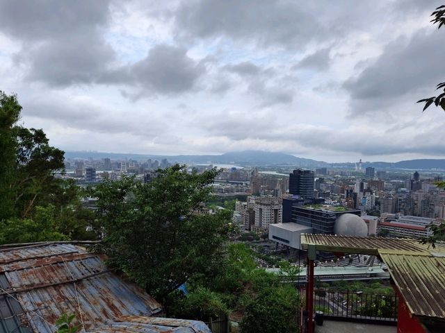 Explore the Jiantan Mountain Observatory near Jiantan MRT station in Taipei, Taiwan