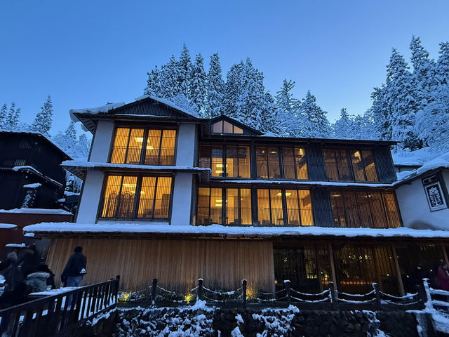 ❄️【銀山溫泉・能登屋旅館】一場走進大正浪漫的時光散步🏮
