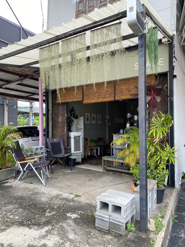 SHADE Coffee – คาเฟ่ริมทางสไตล์แคมปิ้ง ศรีราชา