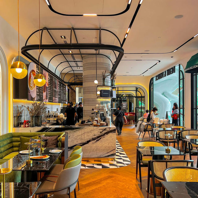 DEAN & DELUCA KingBridge Tower